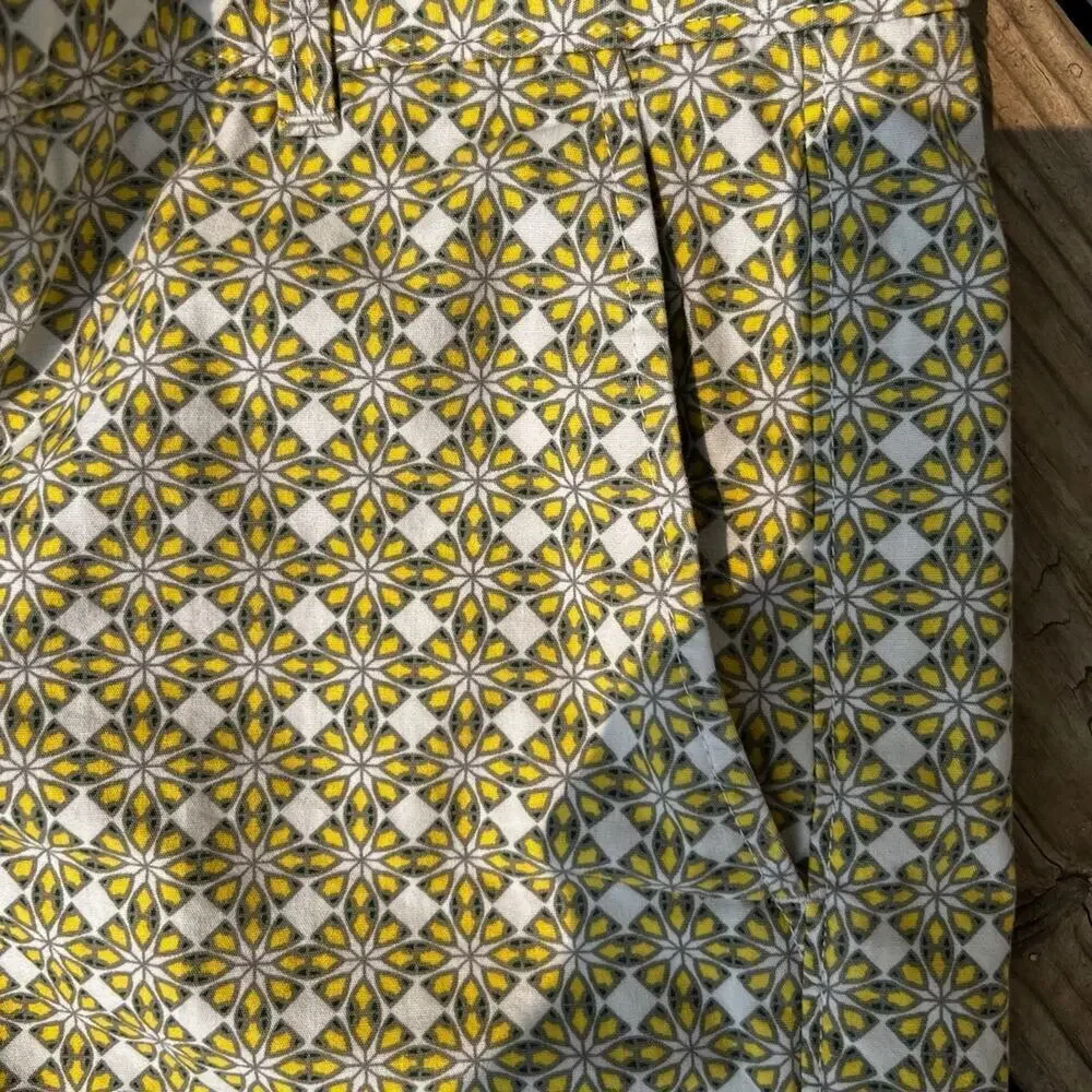 Banana Republic Off White with Yellow/Tan Print, Shorts,  Women's size 4--NWT